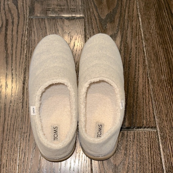 Toms Plush Cream Slip-Ons size 5 - Picture 5 of 8